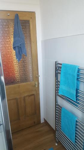 Snug - Krayr Apartment - image 8