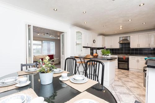 Stylish Apt Short Walk Horsham And Littlehaven Station, , West Sussex