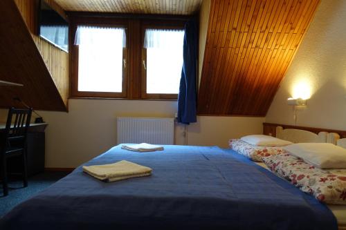 1 queen bed