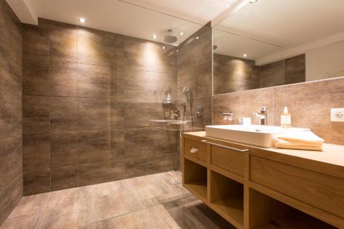 2 bedrooms, 3 beds