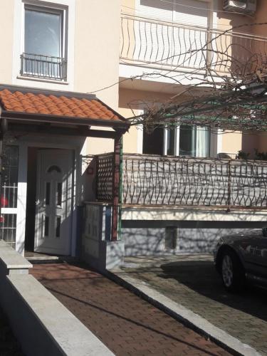  Nena, Unterkunft in Kukci