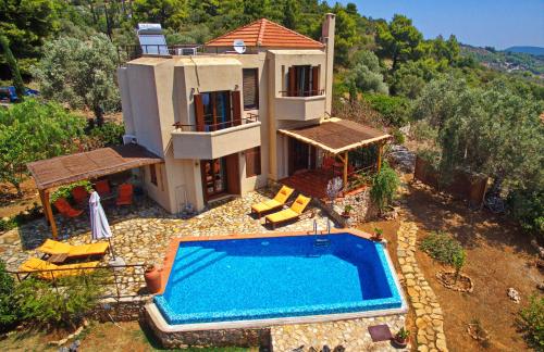 Peldbaseins, Alonissos Poikilma Villas - luxury villas in Alonissos in nature with private pools in Alonisosa