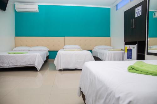 Standard Quadruple Room image 3
