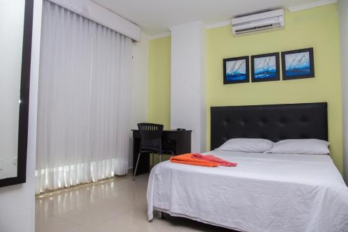 Standard Single Room image 9