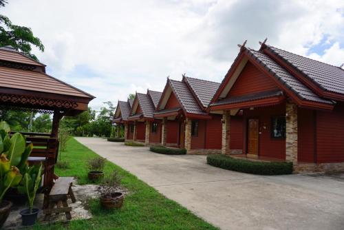 . Ruean Phet Sawoei Resort