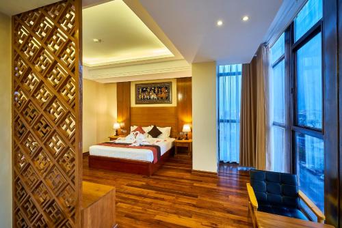 Deluxe Room image 3