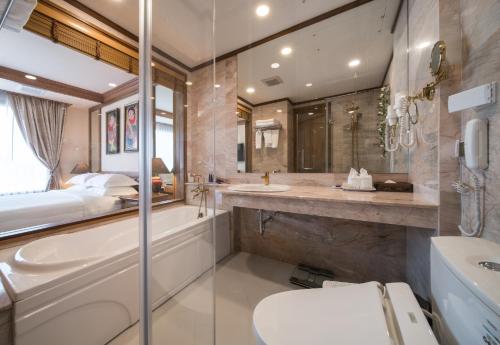 room detail thumbnail 2