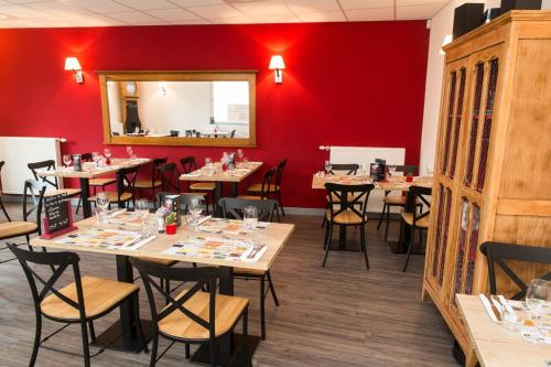 Étterem, Le Relais Délys (Le Relais Delys) in Saint-Rémy-sur-Durolle