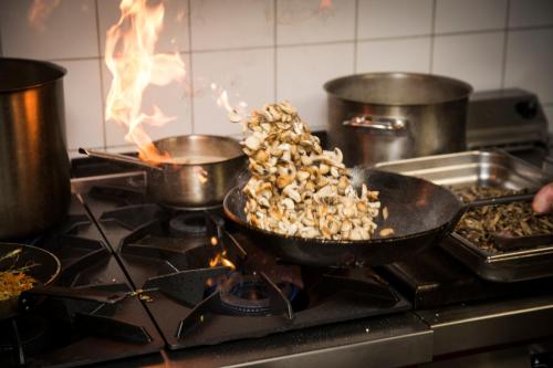 Étterem, Le Relais Délys (Le Relais Delys) in Saint-Rémy-sur-Durolle