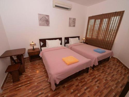 Standard Twin Room image 3