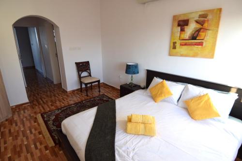 Standard Double Room image 5