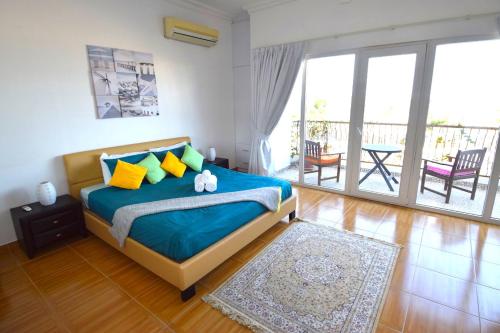 Double Room with Balcony and Sea View image 7