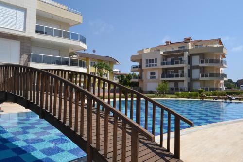  Antalya belek odyssey park 1 ground floor 2 bedrooms pool view close to center, Pension in Belek