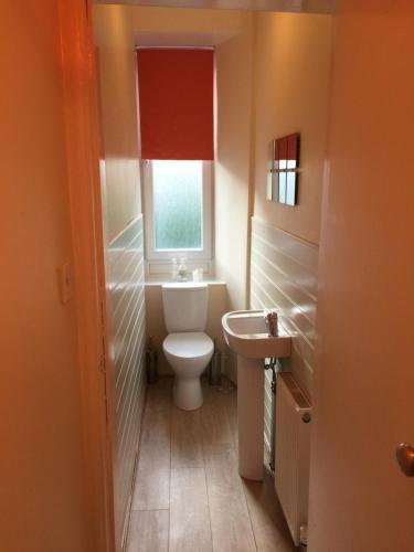 Scotstoun 1 Bed Flat - image 13