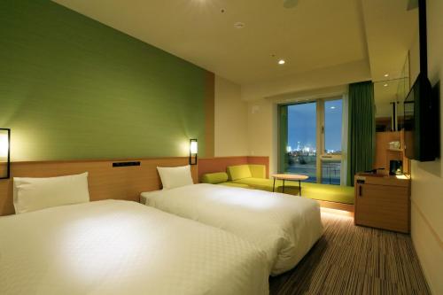 Superior Twin Room with Sofa Bed and River View - High Floor - Non-Smoking