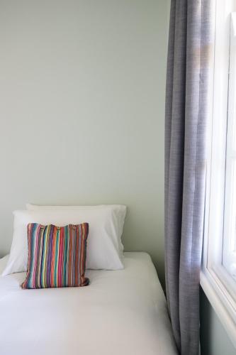 Bed, Rosehill Hotel in Parramatta