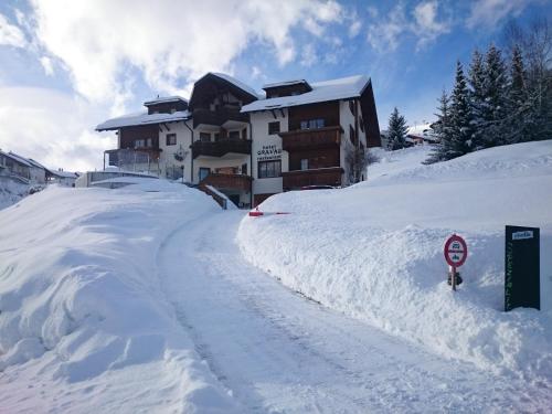 Hotel Gravas Lodge - image 3