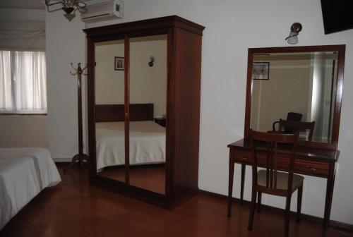 Deluxe Double Room image 6