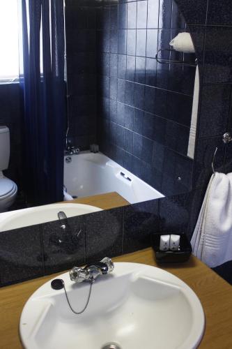 Oceans Hotel & Self Catering Room Type - Twin Room