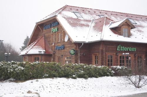 Grand Slam Park Inn - image 7