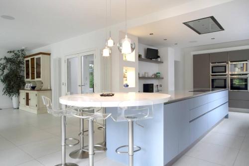 Detached House With Gardens, Murrayfield, Edinburgh and the Lothians