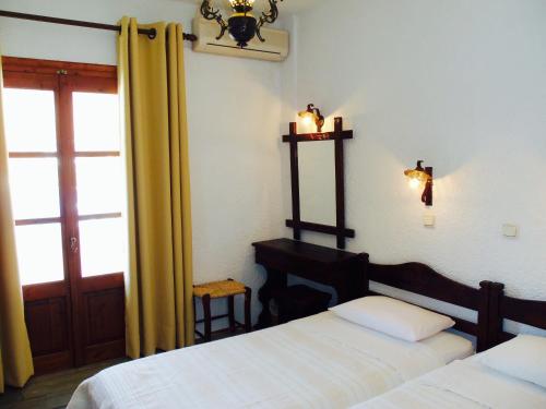 2 twin beds