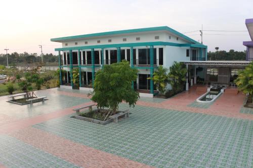 Menam Resort