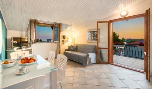 Golden view luxury apartment - image 13