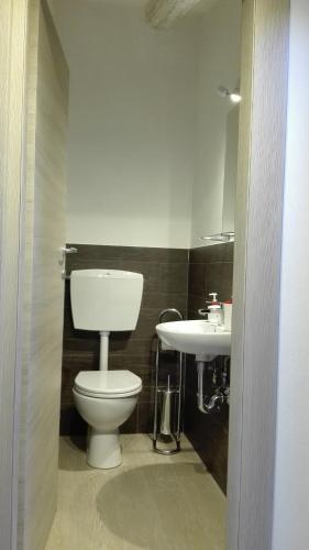 Rori Apartment - image 2