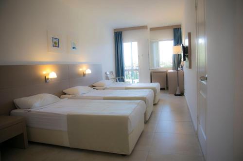  Sea Side Beach Club in Ortakentyahşi