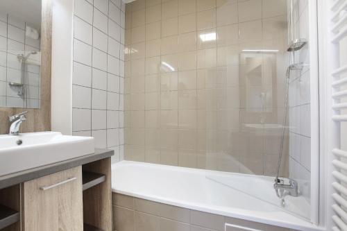 2 bedrooms, 4 beds