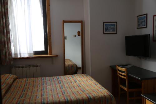 2 twin beds
