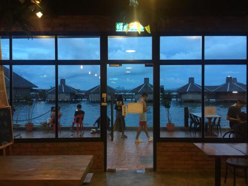 Widok z zewnątrz, Cube Bed Station Hostel in Semporna