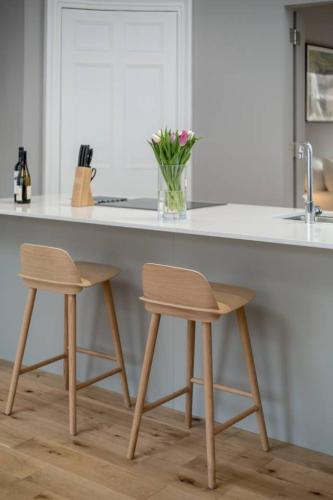 Spacious Apartment close to Princes Street - image 12