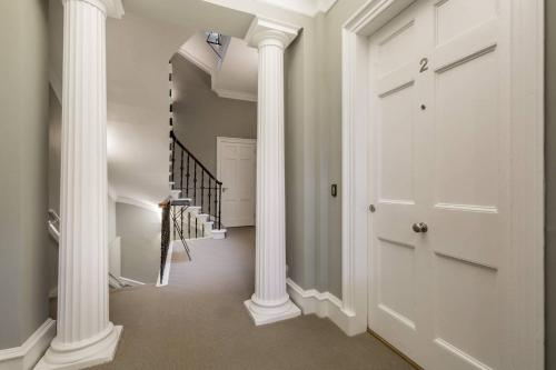 Spacious Apartment close to Princes Street 
