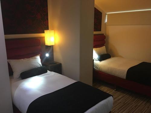 Simply Rooms & Suites Hotel in West Kensington