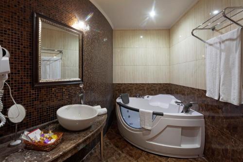 Kristel Hotel - image 2