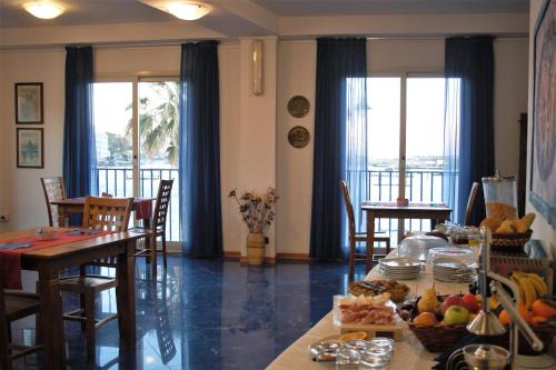 Blue Moon Hotel - 식음료(F&B)