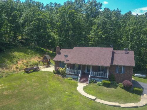 Old Wagon Lodge Spacious Retreat WiFi & Hot Tub Theater Room