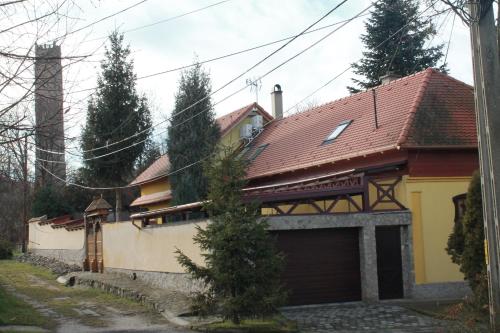  Hill Studio Tata in Tata