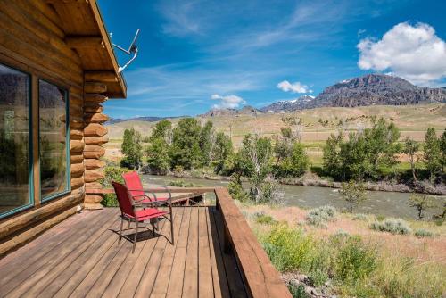 Suite with Mountain View