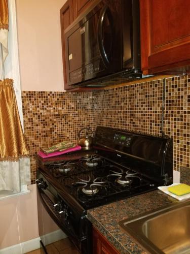 Gabriel's Luxury Suite - image 8