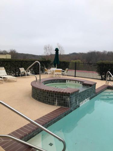 Americas Best Value Inn - Gun Barrel City