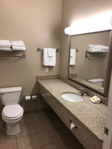 Americas Best Value Inn - Gun Barrel City