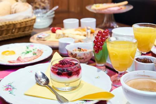Full House Hotel - image 12