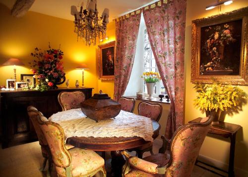 Hotel Restaurant des Deux Rocs – Savoillan, ID