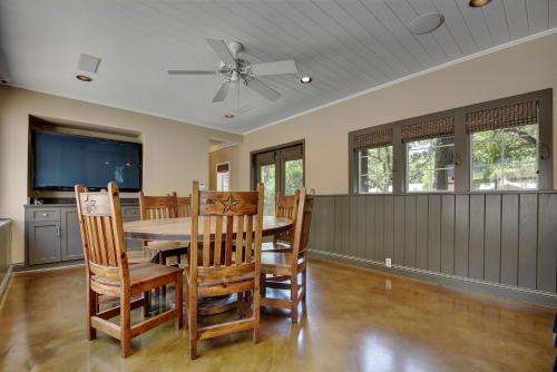 LBJ Estate near Lake Austin - image 5