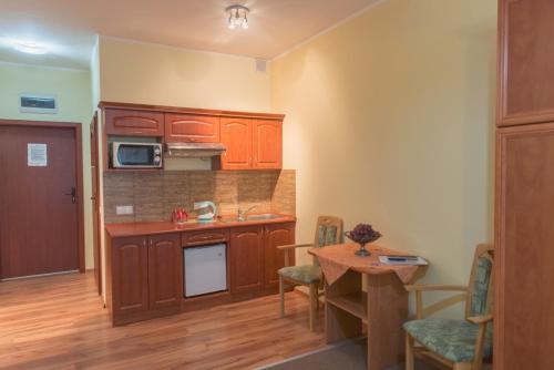 3 twin beds, 1 sofa bed