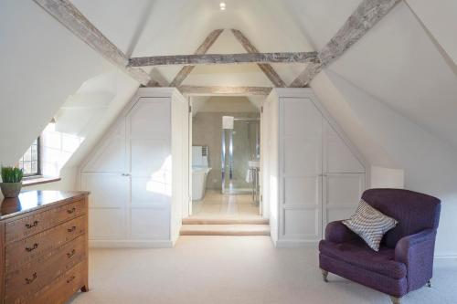 Russell's in บอร์ดเวย์