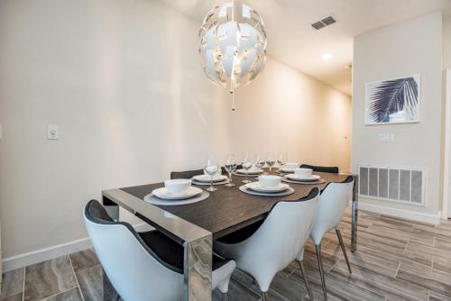 1594 Moon Valley Drive Townhome #221524 Townhouse - main image